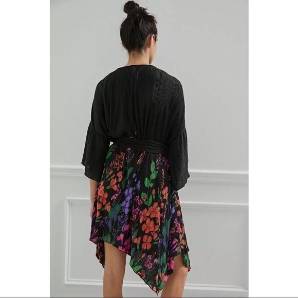 NEW Anthropologie Gabrielle Black Floral Plisse Belted Robe Size Medium / Large - Picture 2 of 5
